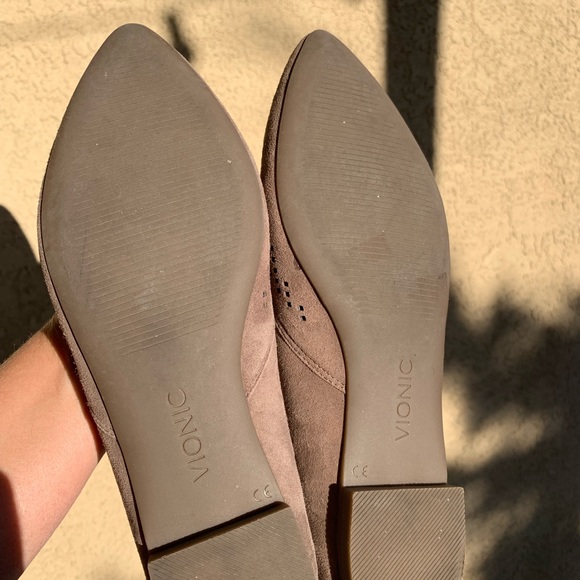 Vionic brown suede perforated pointy toe ballet flats size 7 - Picture 8 of 13
